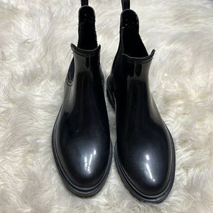 Womens rain boots 8 out of 10 condition